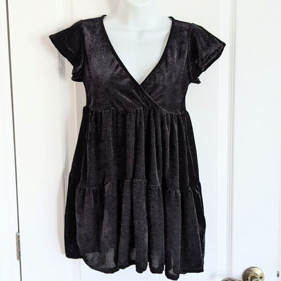 NWT SEE YOU MONDAY Black velvet tiered V-neck mini dress Small @L1 - Picture 2 of 9